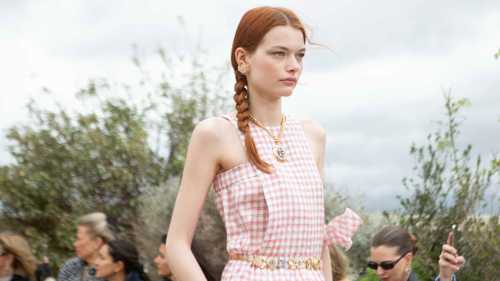 فساتين Gingham: حنين إلى الماضي بطابع هادئ
