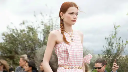 فساتين Gingham: حنين إلى الماضي بطابع هادئ