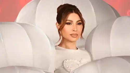 الفنانة اللبنانية يارا