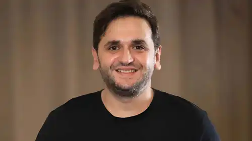 مصطفى خاطر