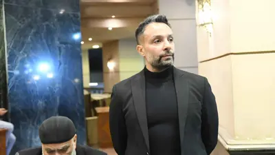 وائل عبد العزيز في عزاء والده