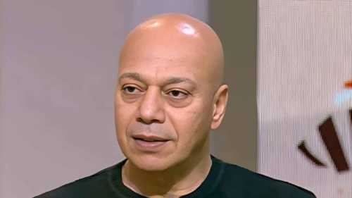 ضياء عبد الخالق يبكي على الهواء: فقدت أمي ووالدي وشقيقي خلال عام