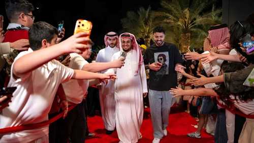 نجوم "شباب البومب" يسعدون أطفال محاربي السرطان (فيديو)