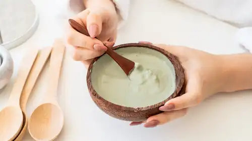 5 ماسكات طبيعية للعناية بالبشرة في الخريف