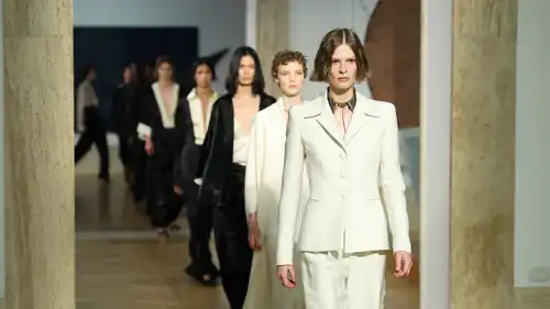 Fendi تعيد كتابة تاريخ الهوت كوتور بعرض استثنائي