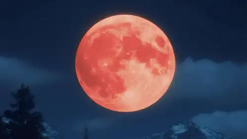 القمر الدموي