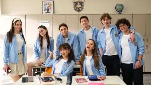 مسلسل في السابعة عشر