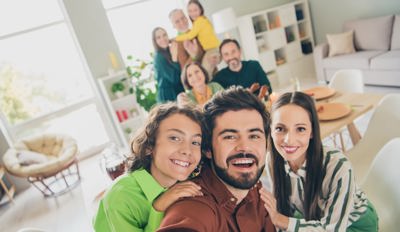 كيف تتعاملين مع عائلة زوجك الصعبة؟