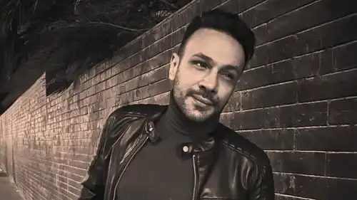 محمد عطية يستعيد أصعب ساعات حياته بعد وفاة والدته