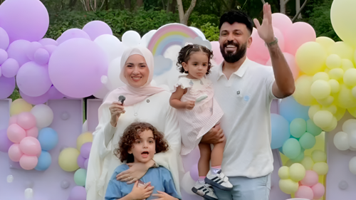 أحمد وسالي يكشفان جنس مولودهما الثالث بحضور النجوم