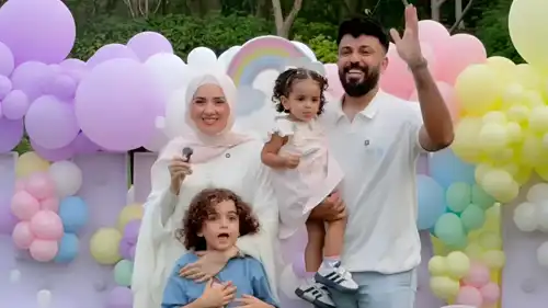 أحمد وسالي يكشفان جنس مولودهما الثالث بحضور النجوم