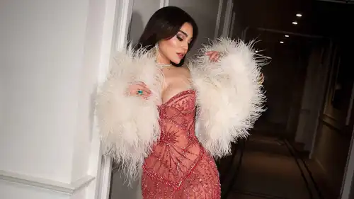 هيفاء وهبي تثير التكهنات بعد ظهورها بفستان زفاف