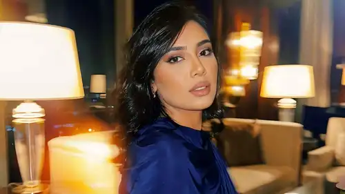 تفاصيل عودة لبنى عبد العزيز للكوميديا بمسلسل "كلام هوانم"