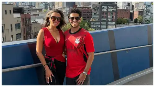 مينا مسعود وزوجته يدعمان منتخب مصر بفيديو طريف