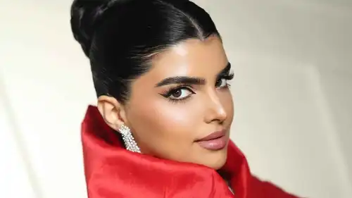 ما حقيقة عودة سارة الودعاني للحجاب؟
