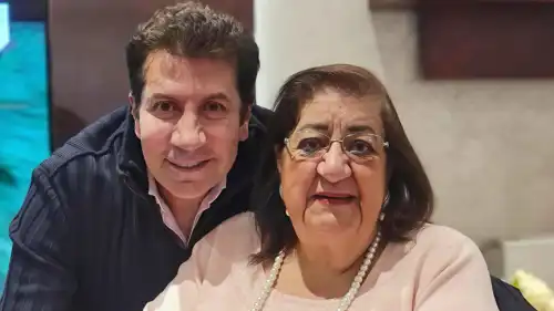 هاني رمزي ووالدته