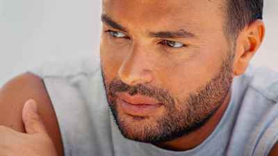 تمهيدًا لألبومه الجديد.. رامي صبري يطرح "أنا بحبك أنت"