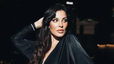نادين نجيم تجمع الأسود والذهبي في إطلالتها
