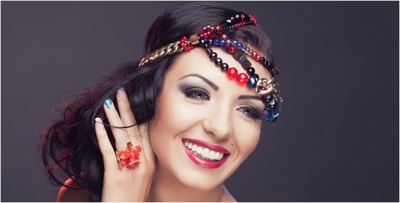 إكسسوارات شعر غريبة من أسبوع الموضة في الهند.. شاهدي!