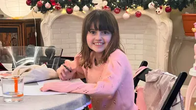  "إيلينا، عزيزتي، أريد أن أتذكرك بهذه الابتسامة"، 