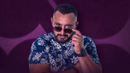 زملاء أحمد السقا يساندونه بعد الهجوم عليه بسبب محمد صلاح
