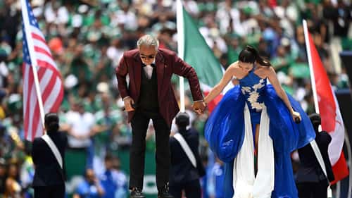 أندريا بوتشيلي يفاجئ العالم في افتتاح مونديال 2026