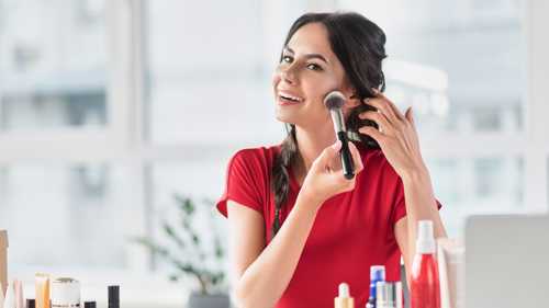 مستحضرات مكياج متعددة الاستخدام تناسب الأمهات