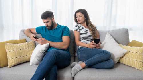 هكذا تهدم الأسرار علاقتكِ العاطفية