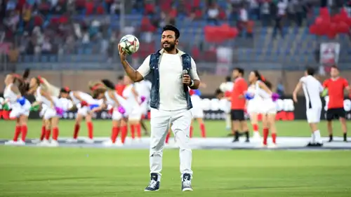 تزامنًا مع كأس العالم.. تامر حسني يستذكر ماضيه الكروي (فيديو)
