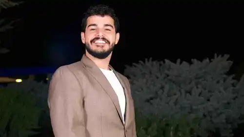 موعد عرض مسرحية "من يرمي الحجر الأول؟" بطولة خالد شباط في دمشق