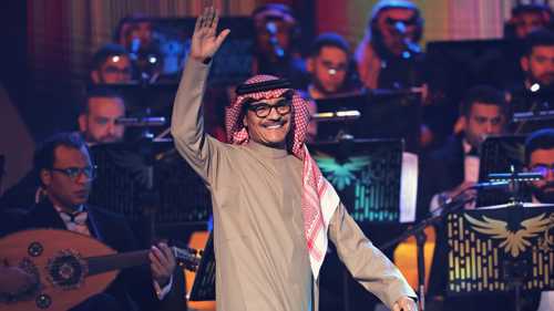 رابح صقر يطمئن جمهوره بعد وعكته الصحية في حفله الأخير