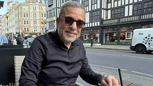 شريف منير يوثق كواليس فيلم "ريد فلاج".. تعرف على قصته