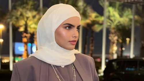 أميرة الناصر تعلّق على خلع سارة الودعاني للحجاب