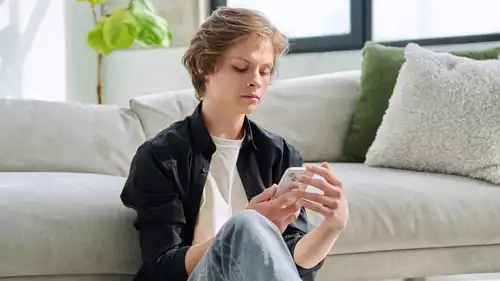 اكتشف علامات تعفن الدماغ الرقمي ومخاطره على المراهقين