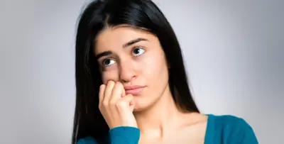 الرّؤوس السّوداء قد تظهرُ في الصّدر.. تعرّفي على الأسباب!