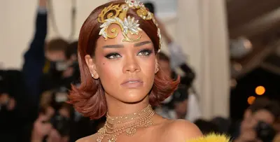 ما سبب ظهور ريهانا بالملابس الداخلية في أحدثها؟