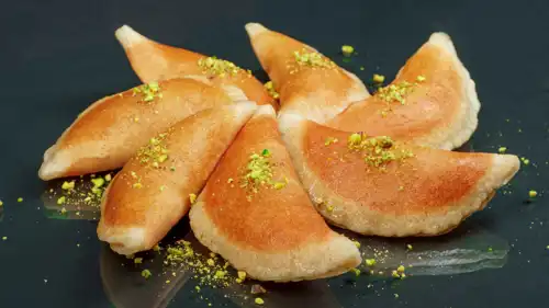 طريقة عمل قطايف بالفستق بشكل مثالي