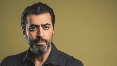 استعراض أم تكريم؟ باسم ياخور يثير الجدل بتقديمه المال لفنانين سوريين