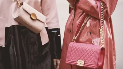 حقائب Cross body منافسة شديدة لتقديم الأفضل