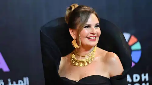 يسرا تفاجئ أحمد عز في كواليس مسلسل "الأمير" بالرياض