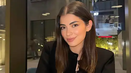 ليلى زاهر بأجواء مرحة مع صديقاتها: أنا مامي (فيديو)