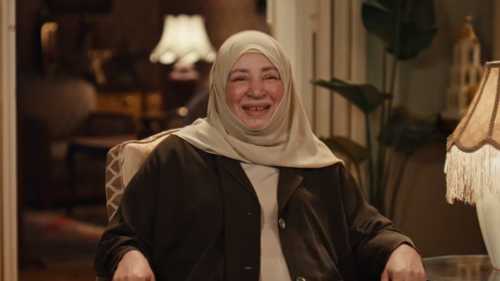 تورم ذراع عبلة كامل يثير قلق الجمهور في أحدث ظهور