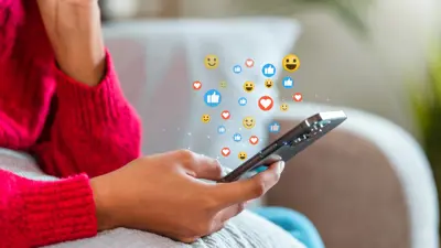 فرنسا تلغي حظر وسائل التواصل لمن هم دون 15 عاماً