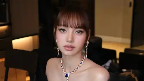 ليزا تكشف أسرار حياتها في Always Lalisa: الحب والزواج ومرض والدها