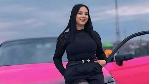 يوتيوبر تركية تنطح امرأة في الشارع بعنف وتثير الغضب
