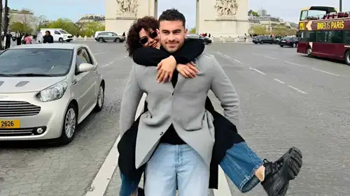 كاريس بشار ونجلها مجد في باريس