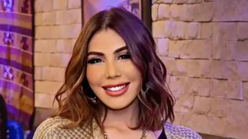 يمنى شري