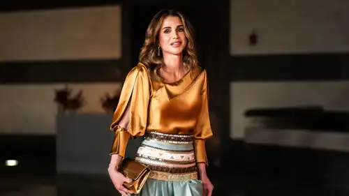 أناقة الملكة رانيا في عيد ميلادها... حضور ملكي بأسلوب متجدد