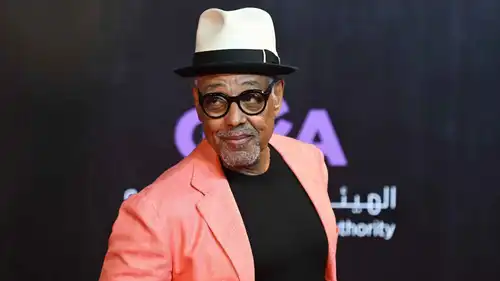 جيانكارلو إسبوزيتو يعتنق الإسلام بعد تصوير 7Dogs (فيديو)