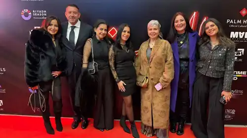 عائلة أم كلثوم يشاهدون فيلم الست